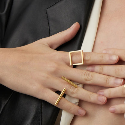 Trendy-Square-Cocktail-Ring 